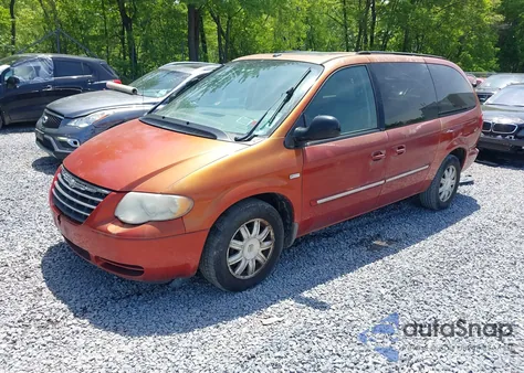2006 Chrysler Town & Country Touring z USA, uszkodzony, nr VIN 2A4GP54L76R688230